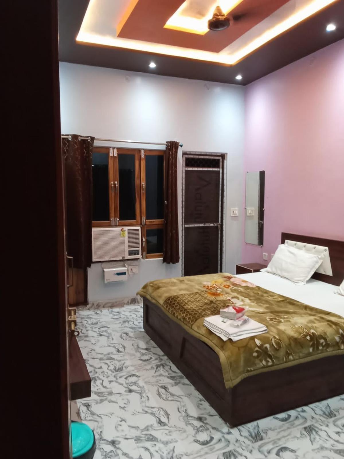 Kaka Guest House Ayodhya Exteriör bild