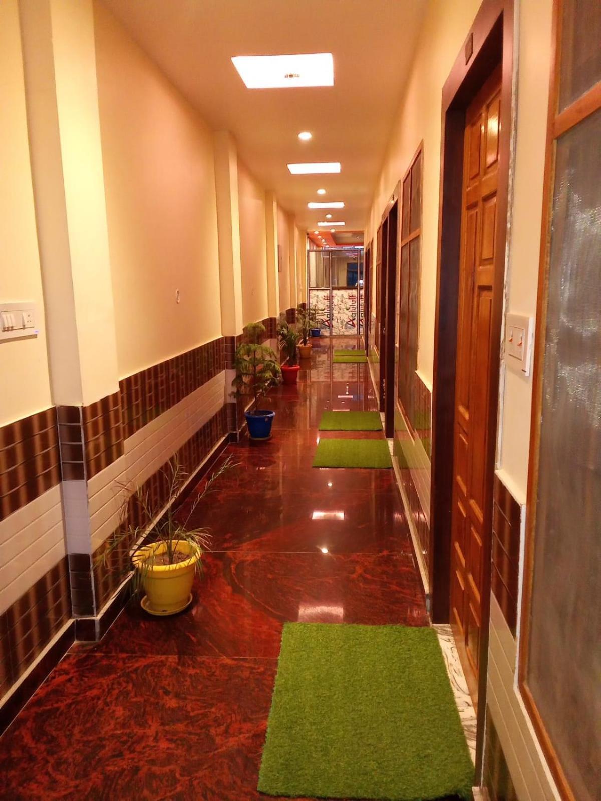 Kaka Guest House Ayodhya Exteriör bild