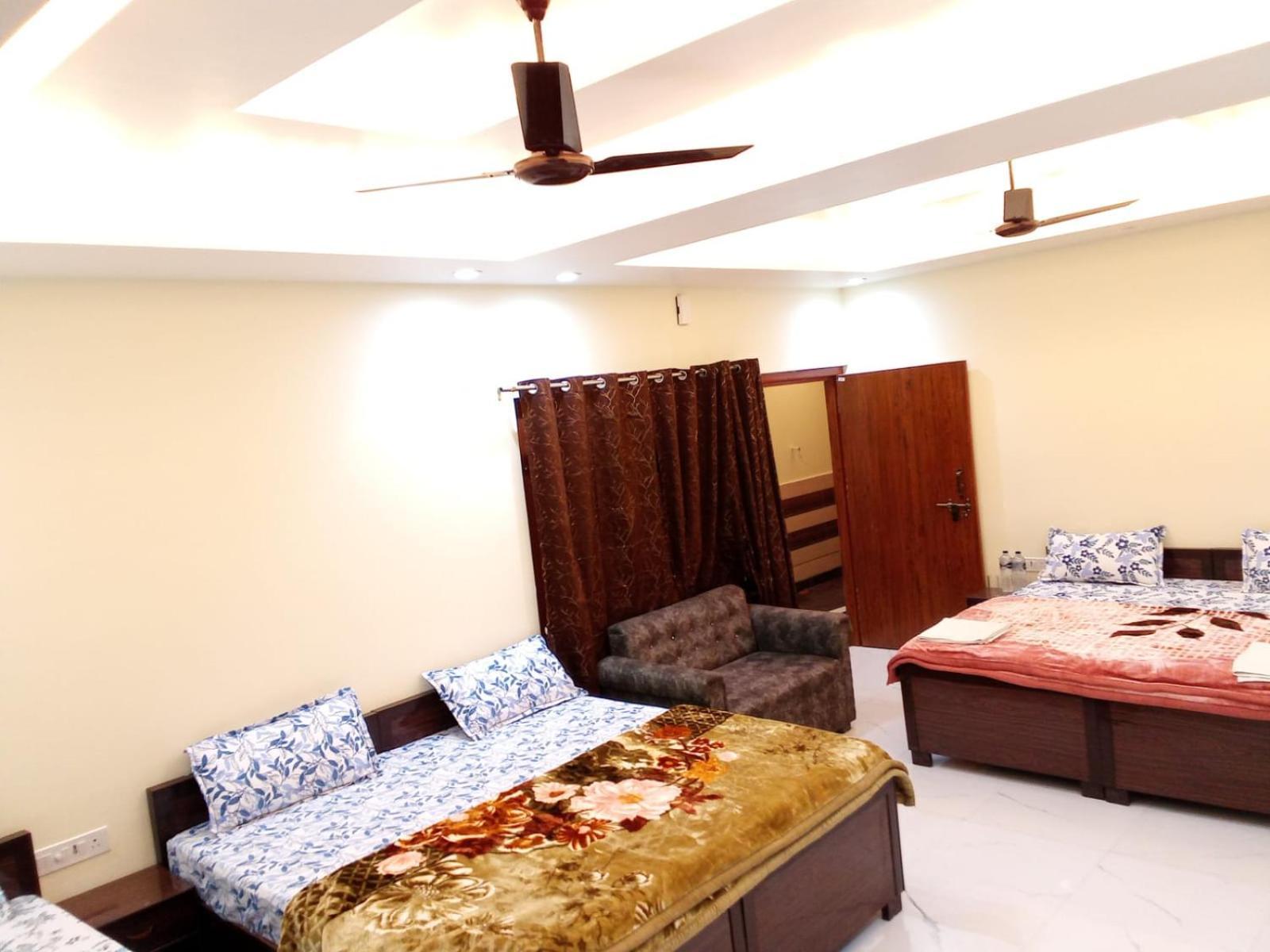 Kaka Guest House Ayodhya Exteriör bild