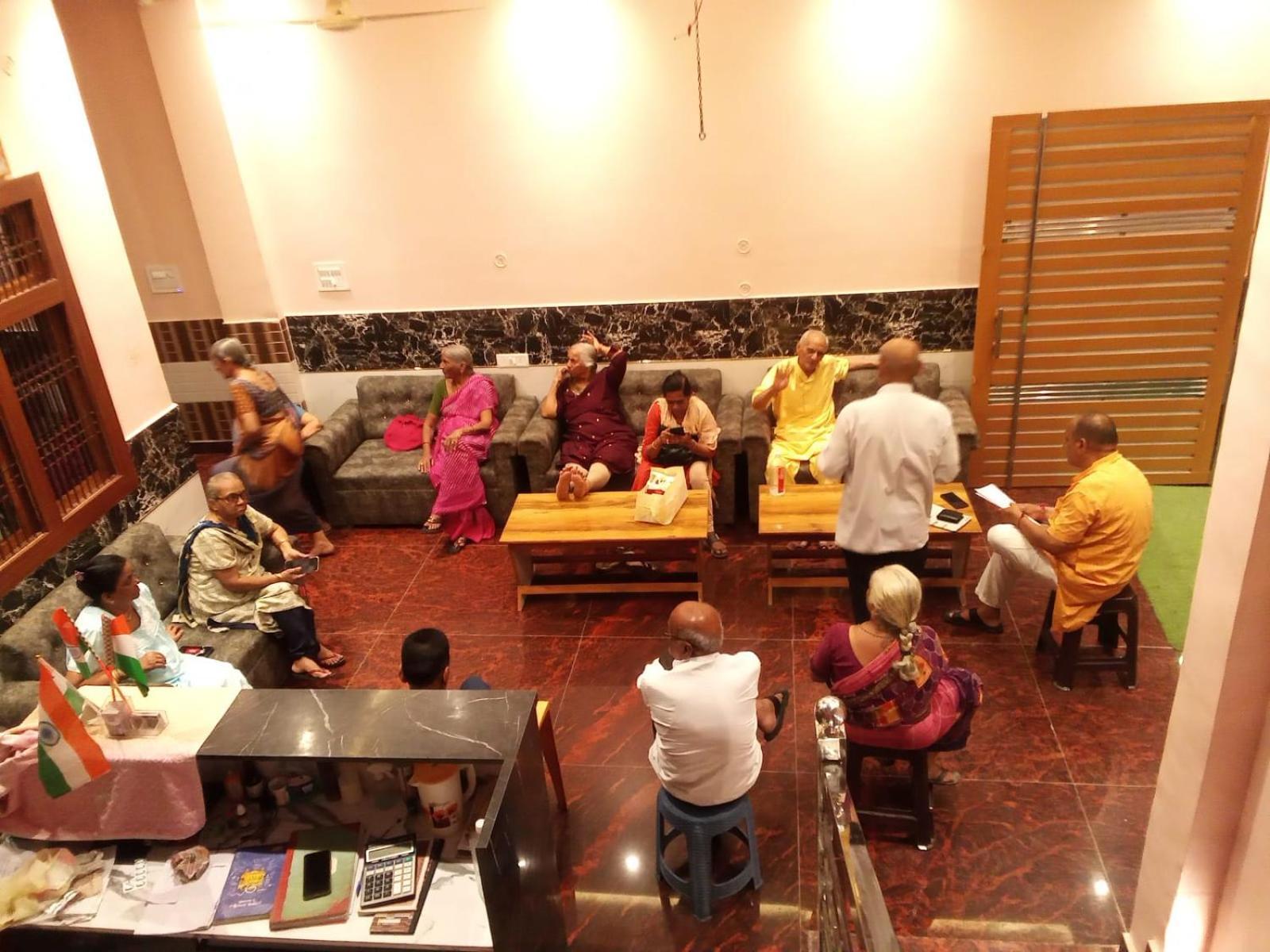 Kaka Guest House Ayodhya Exteriör bild